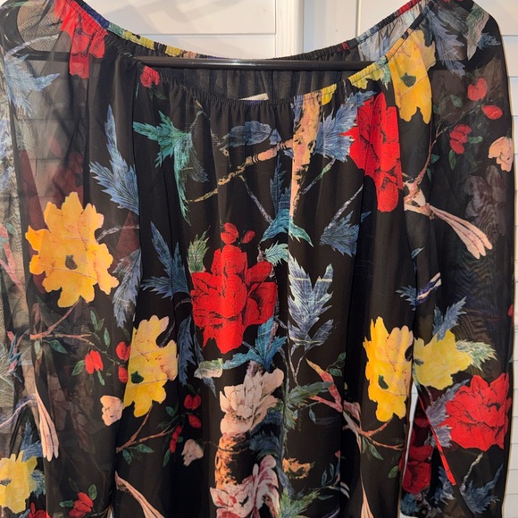 Alice + Olivia Alta Peasant Top in Floral Bird NWOT Shoulder Blouse XS Black - Picture 7 of 12